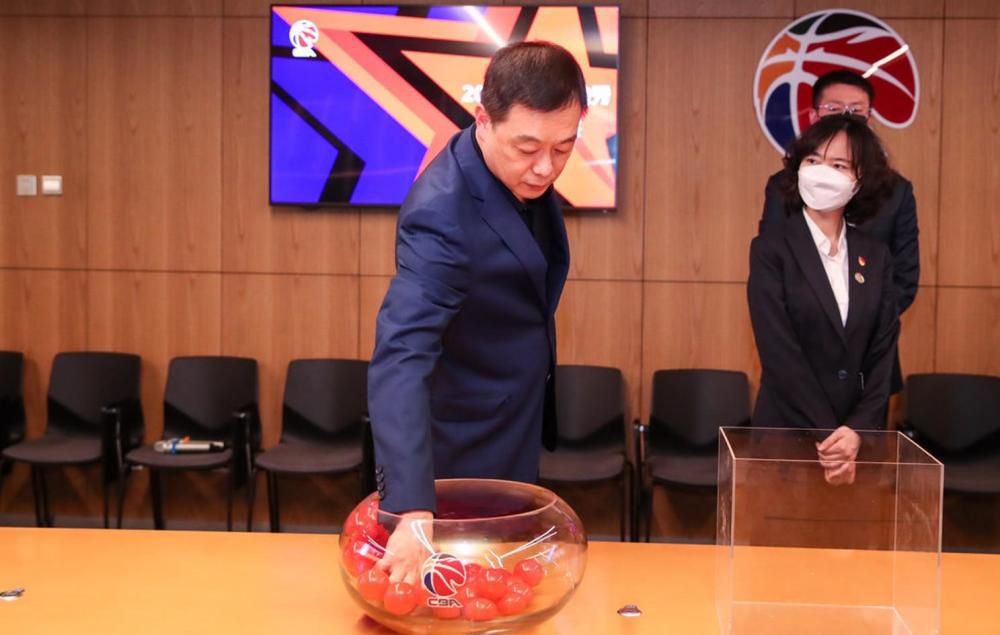 我偶尔遇到过几个想要抢镜头的演员，可是从来没有人如此肆无忌惮。